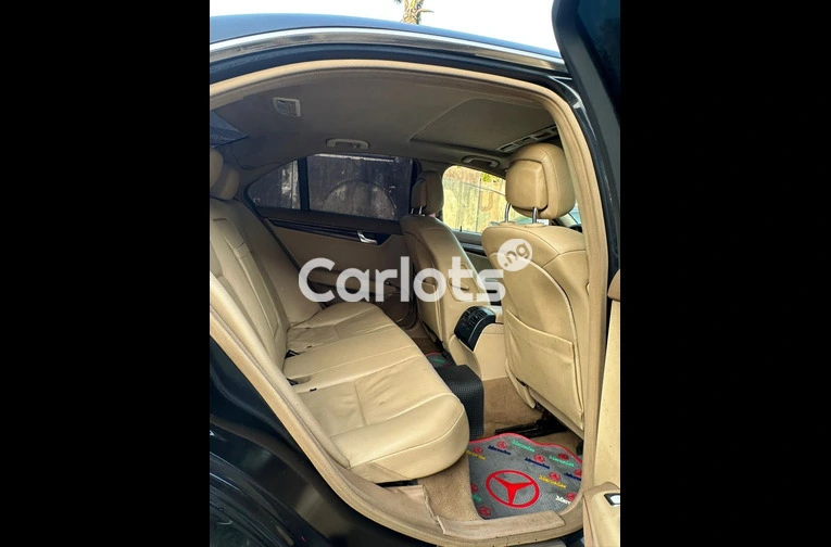 Very Clean 2009 Mercedes Benz C350 - 5/7