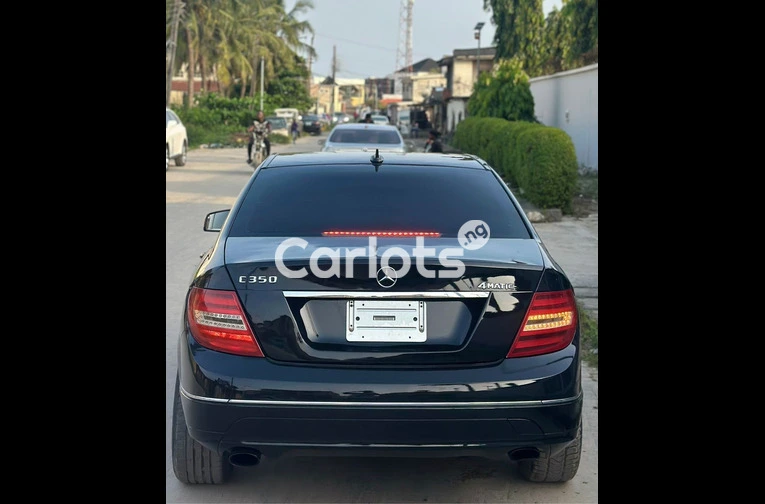 Very Clean 2009 Mercedes Benz C350 - 6/7