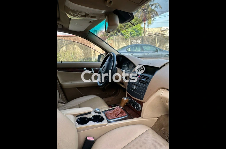 Very Clean 2009 Mercedes Benz C350 - 7/7