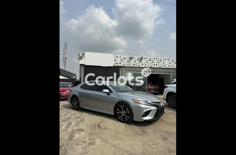 Toyota Camry 2019 Sport