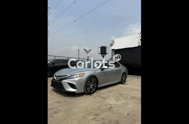 Toyota Camry 2019 Sport - 2/7
