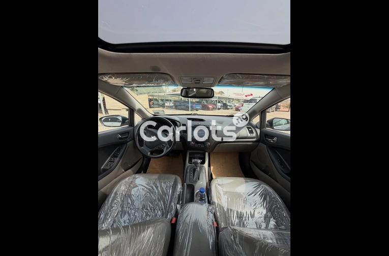 Foreign used 2014 KIA Fortes - 2/5