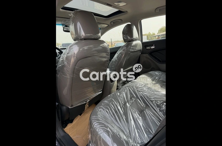 Foreign used 2014 KIA Fortes - 3/5