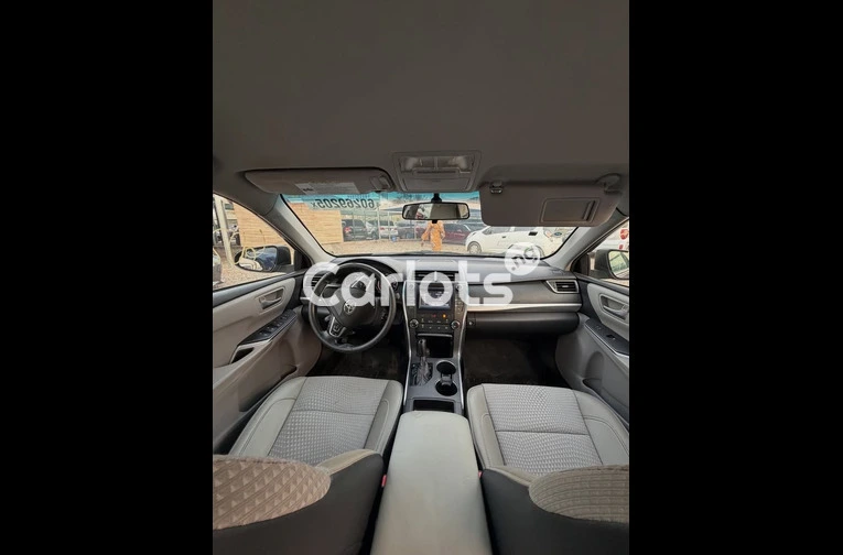 Foreign used 2016 Toyota Camry SE - 2/5