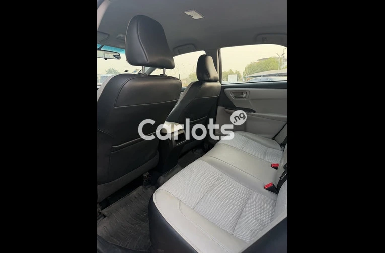 Foreign used 2016 Toyota Camry SE - 4/5