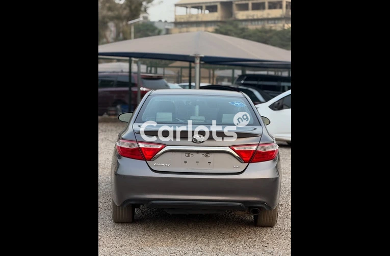 Foreign used 2016 Toyota Camry SE - 5/5