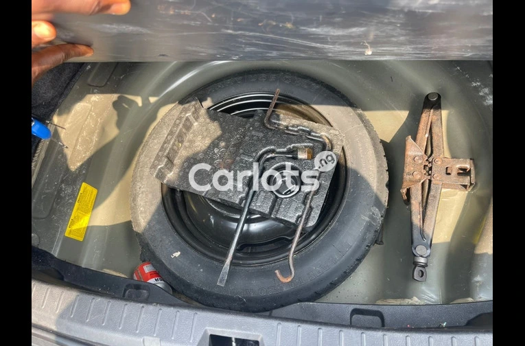 FEW MONTHS USED 2012 TOYOTA COROLLA SPORT FULL OPTION - 4/7