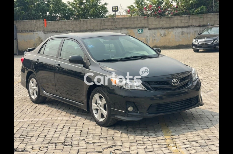 FEW MONTHS USED 2012 TOYOTA COROLLA SPORT FULL OPTION - 6/7