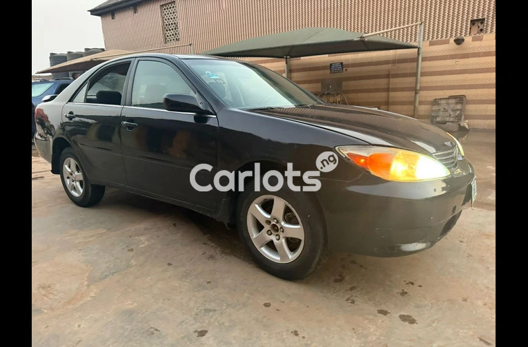 Cheap Toyota Camry 2004 Neatly Painted - 3/7