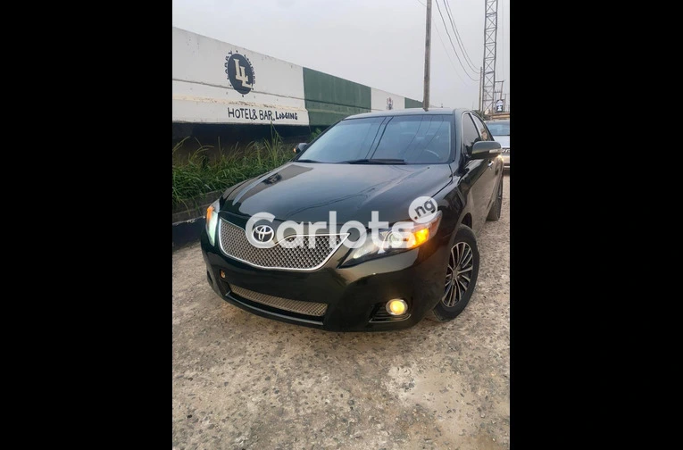 2009 Toyota Camry XLE - 2/7