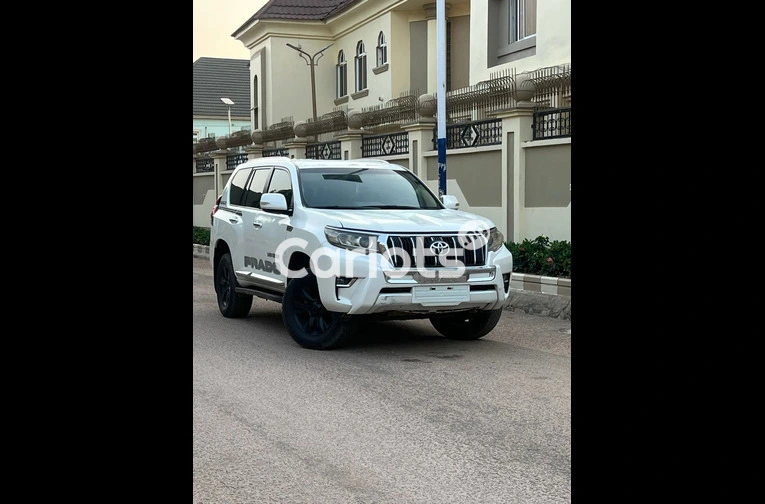 FIRST BODY 2017 TOYOTA PRADO TX.L - 1/5