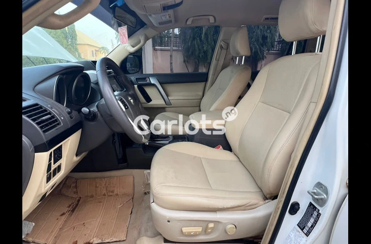 FIRST BODY 2017 TOYOTA PRADO TX.L - 2/5