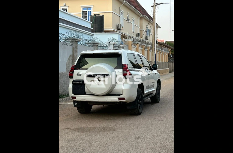 FIRST BODY 2017 TOYOTA PRADO TX.L - 4/5