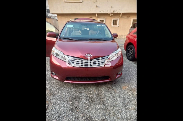 FOREIGN USED 2011 TOYOTA SIENNA LIMITED FULLEST OPTION