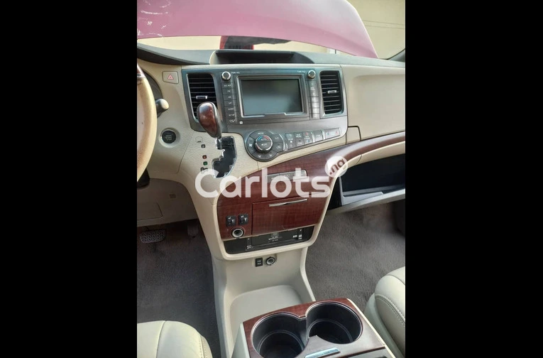 FOREIGN USED 2011 TOYOTA SIENNA LIMITED FULLEST OPTION - 2/7