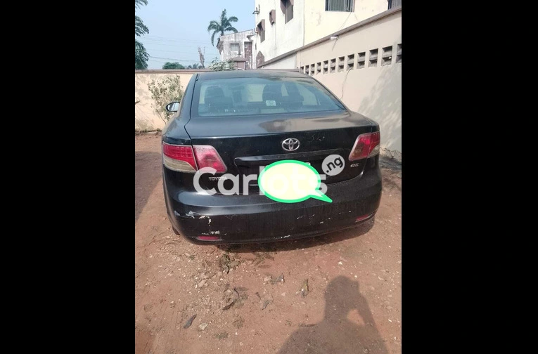 Toyota avensis 2013 - 2/4