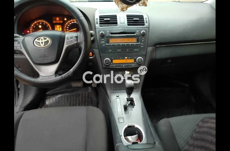 Toyota avensis 2013 - 4/4