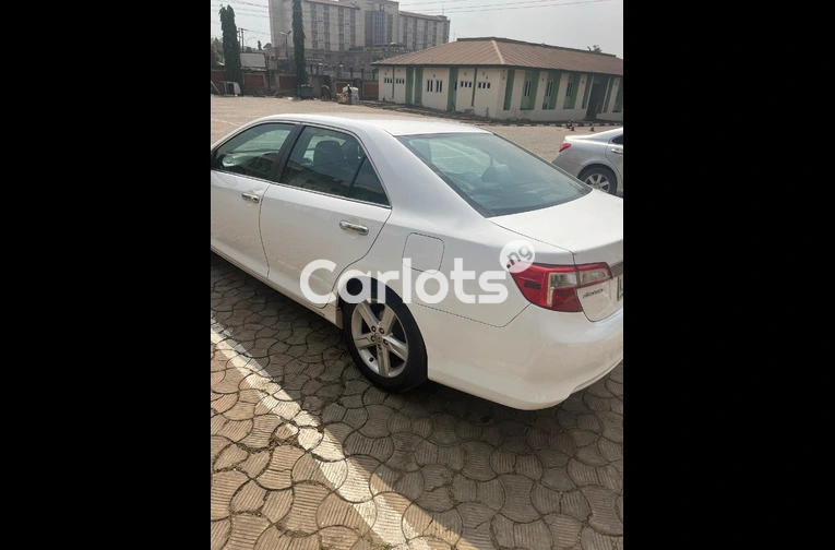 Super clean Toyota Camry 2014 - 3/7