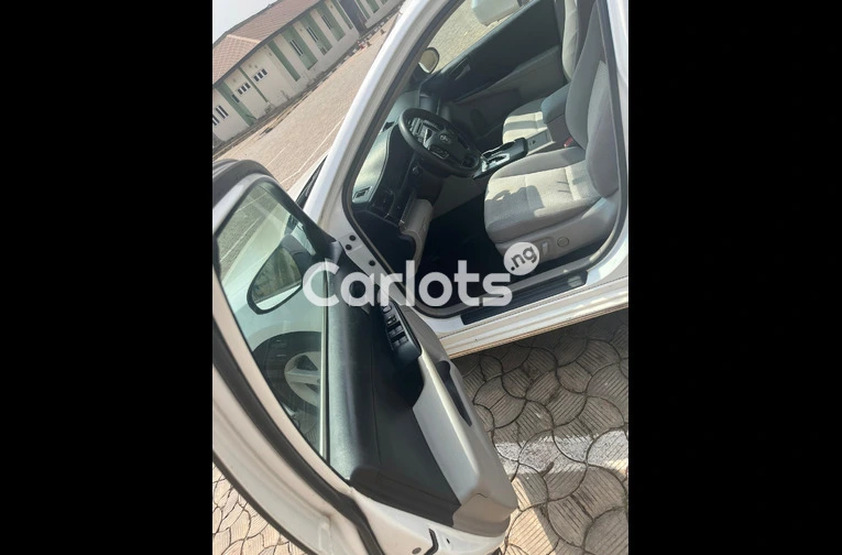 Super clean Toyota Camry 2014 - 5/7