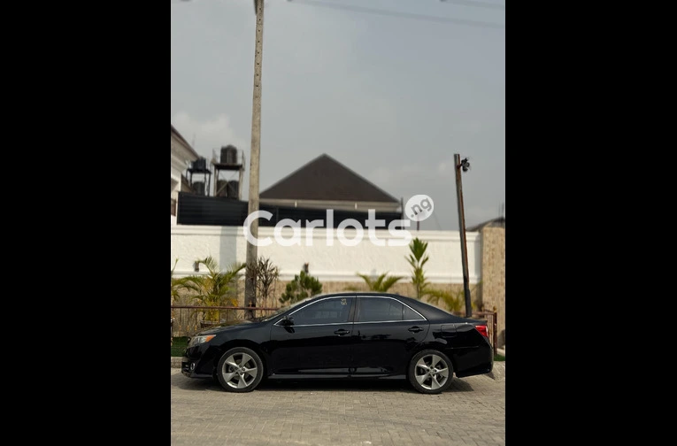 Toyota Camry 2013 Sport - 2/7