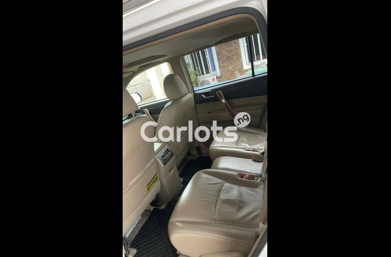 Very Neat Registered 2010 Toyota Highlander limited - 5/7