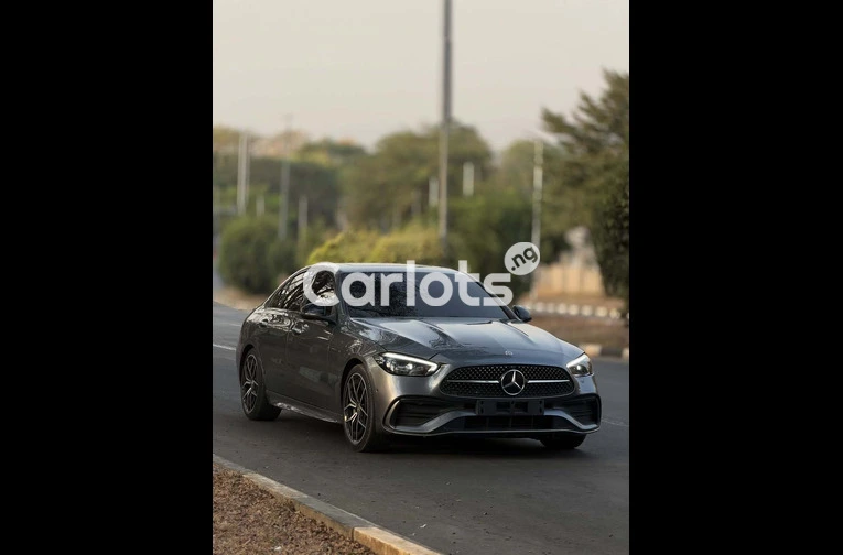 Urgent Sale: 2023 Mercedes Benz C300 – Well Maintained - 2/7