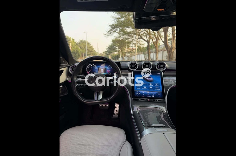 Urgent Sale: 2023 Mercedes Benz C300 – Well Maintained - 3/7