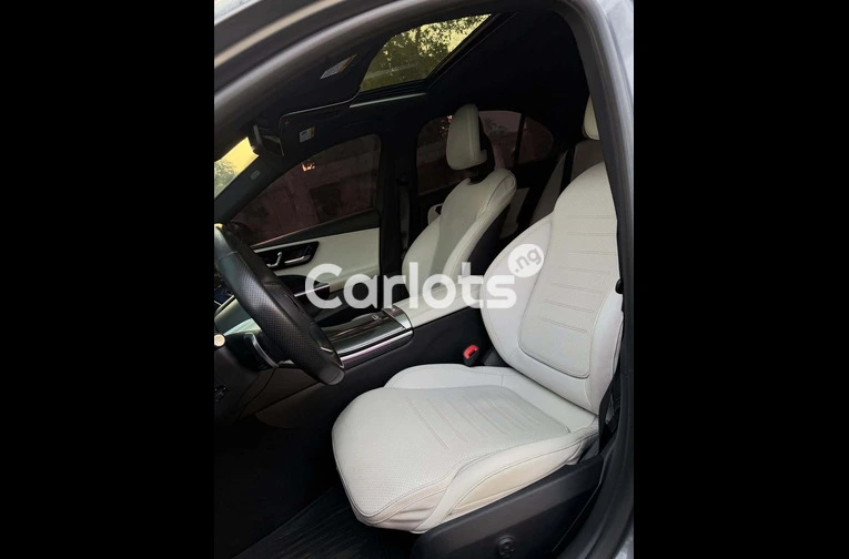 Urgent Sale: 2023 Mercedes Benz C300 – Well Maintained - 4/7