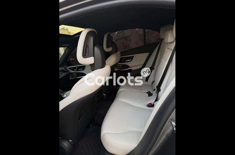 Urgent Sale: 2023 Mercedes Benz C300 – Well Maintained - 5/7
