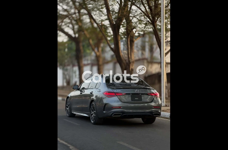 Urgent Sale: 2023 Mercedes Benz C300 – Well Maintained - 6/7