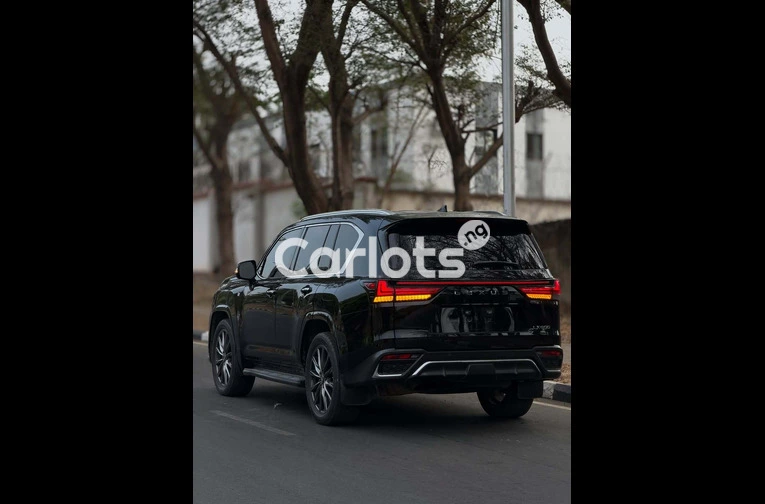 Foreign used 2022 Lexus LX600 - 6/7