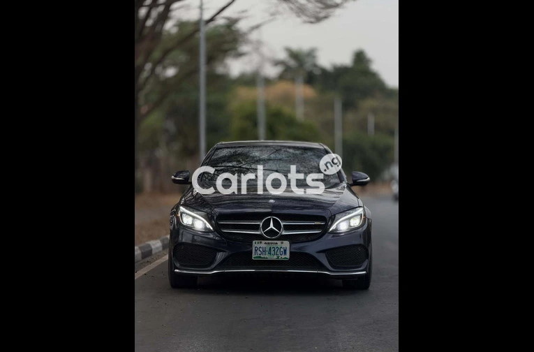 Extremely Super Clean Mercedes Benz C400 2015 model - 2/7