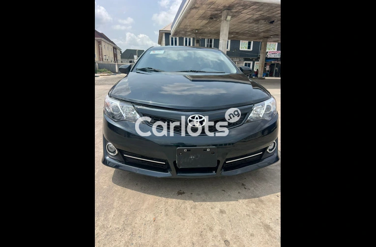 Toyota Camry 2012 Sport - 3/7