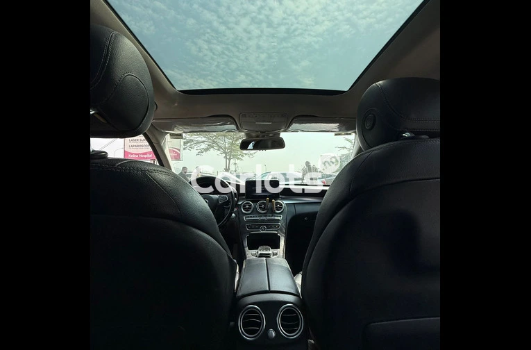 2016 REGISTERED Mercedes Benz C300 - 2/6