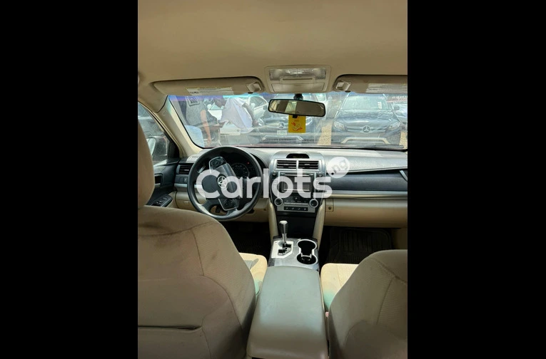 2013 TOYOTA CAMRY WITH A CLEAR DUTY - 2/7