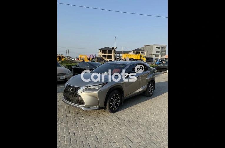 2016 Lexus NX200t fSport - 4/5
