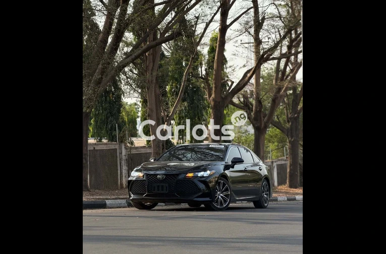 2019 Avalon Toyota - 1/7