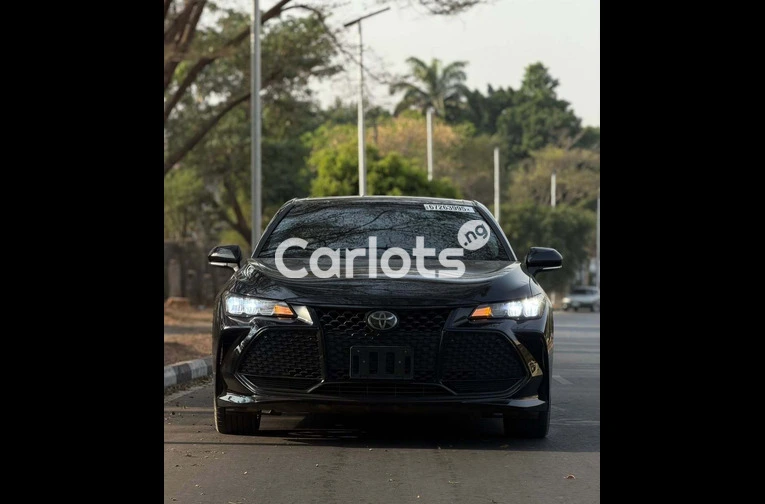 2019 Avalon Toyota - 2/7
