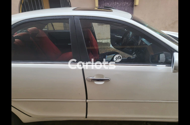 2006 Toyota Camry SE  ( Nigerian used) - 2/4
