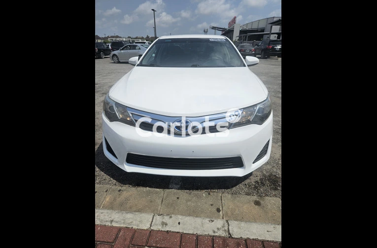 2013 Toyota Camry LE 4dr Sedan (2.5L 4cyl 6A) White - 1/7