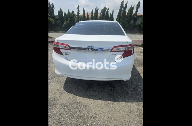 2013 Toyota Camry LE 4dr Sedan (2.5L 4cyl 6A) White - 4/7