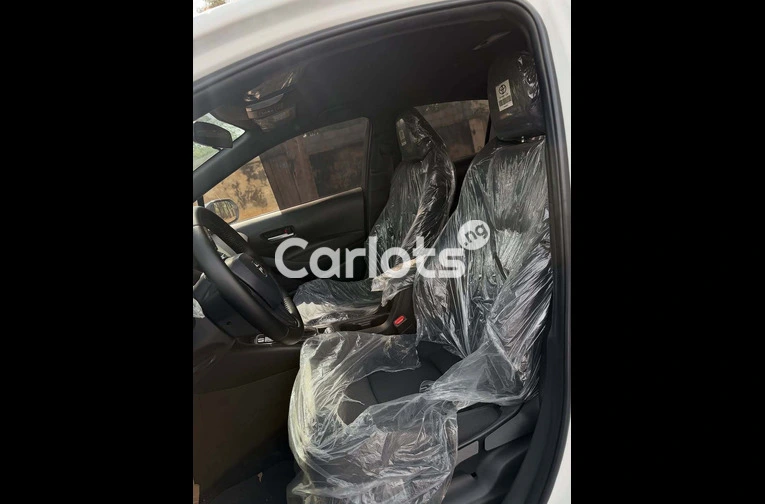 2021 Toyota Corolla LE - 4/7