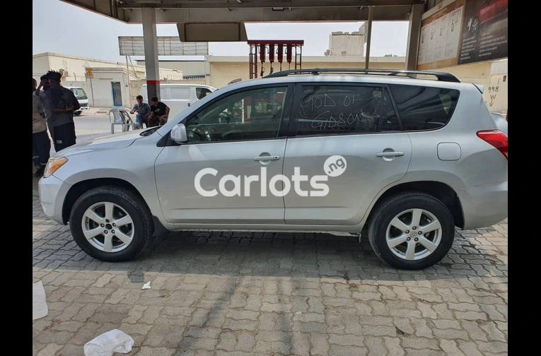 2009 Toyota RAV4 - 1/3