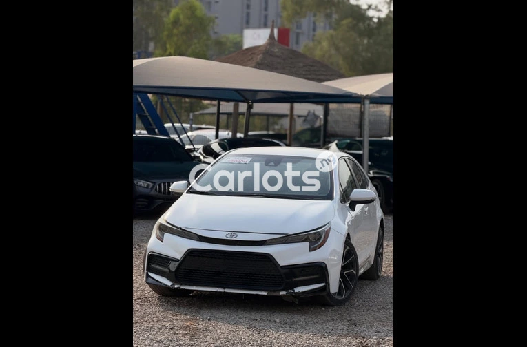 2020 TOYOTA COROLLA S E