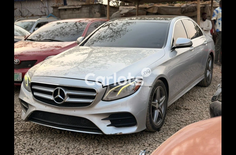 NEATLY USED 2017 MERCEDES BENZ E300 - 1/7