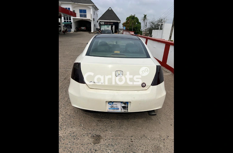 Honda Accord Coupe 2010 - 2/6