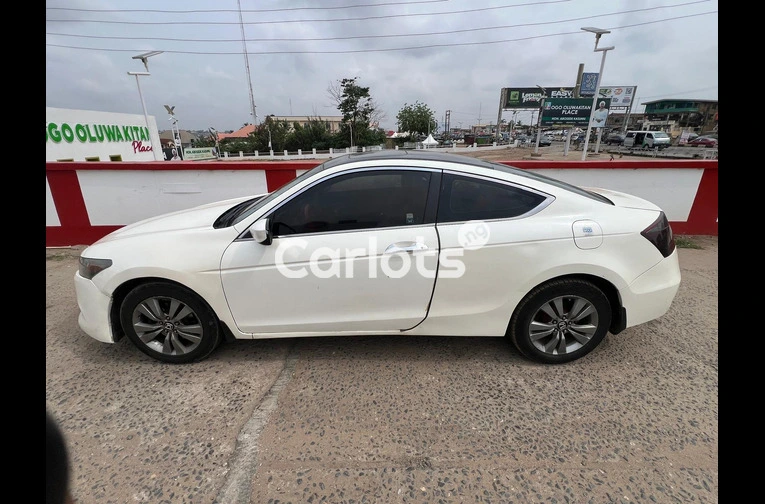 Honda Accord Coupe 2010 - 3/6