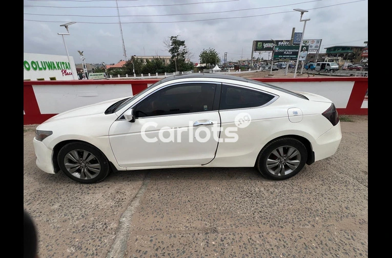 Honda Accord Coupe 2010 - 4/6