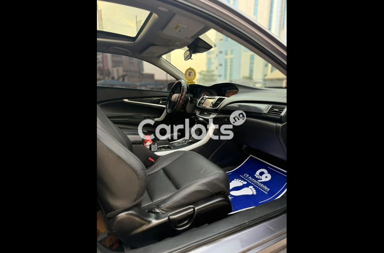 2015 Honda Accord Coupe model V6 with Duty - 2/7
