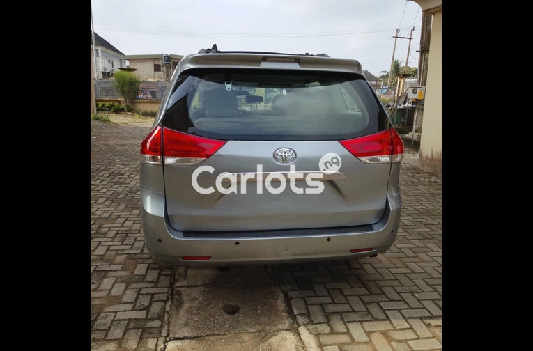 Toyota Sienna 2014 - 2/6